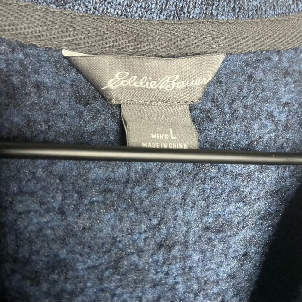 Eddie Bauer Men’s Large Blue Sweater button 1/4 - Picture 4 of 5